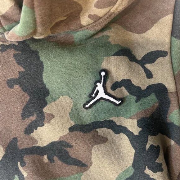 Air Jordan Long Sleeve Camo Hoodie Kids Medium (5-6) - Picture 2 of 4